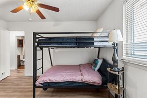 Oasis w Huge Pool & BBQ Patio