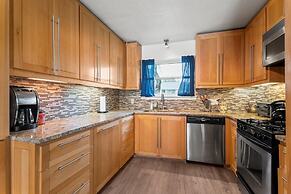 Oasis w Huge Pool & BBQ Patio