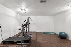 Oasis w Huge Pool & BBQ Patio