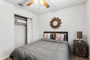 Oasis w Huge Pool & BBQ Patio