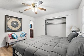 Oasis w Huge Pool & BBQ Patio