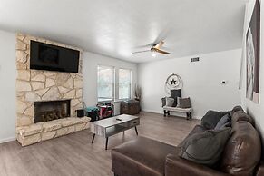 Oasis w Huge Pool & BBQ Patio