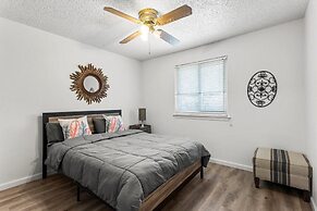 Oasis w Huge Pool & BBQ Patio