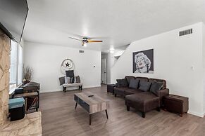 Oasis w Huge Pool & BBQ Patio