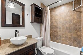 Oasis w Huge Pool & BBQ Patio