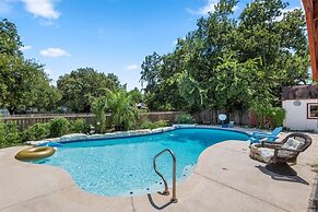 Oasis w Huge Pool & BBQ Patio