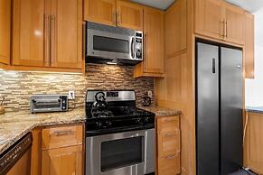 Oasis w Huge Pool & BBQ Patio