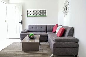 Poliforum Modern 2BR Modern Apartment