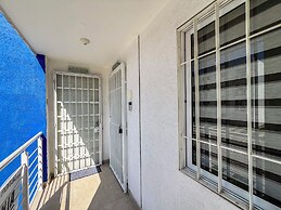 Poliforum Modern 2BR Modern Apartment