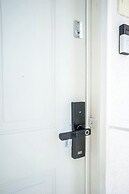 Poliforum Modern 2BR Modern Apartment