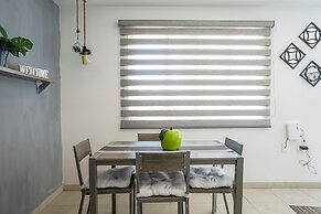 Poliforum Modern 2BR Modern Apartment