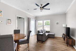 1BR Condo w Community Pool Near Domain