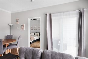 1BR Condo w Community Pool Near Domain