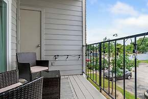 1BR Condo w Community Pool Near Domain