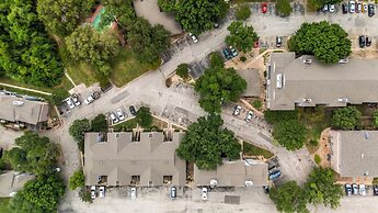 1BR Condo w Community Pool Near Domain