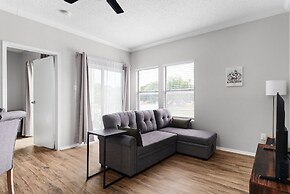 1BR Condo w Community Pool Near Domain