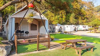 Gapeyong Fourseason Pet Glamping Caravan