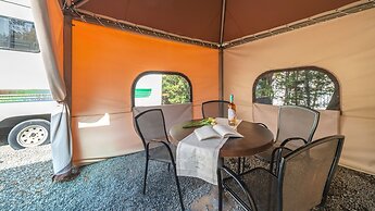 Gapeyong Fourseason Pet Glamping Caravan