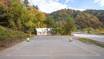 Gapeyong Fourseason Pet Glamping Caravan