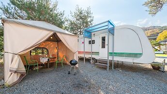 Gapeyong Fourseason Pet Glamping Caravan