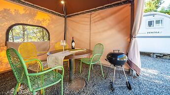 Gapeyong Fourseason Pet Glamping Caravan