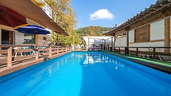 Gapeyong Fourseason Pet Glamping Caravan