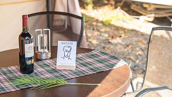 Gapeyong Fourseason Pet Glamping Caravan