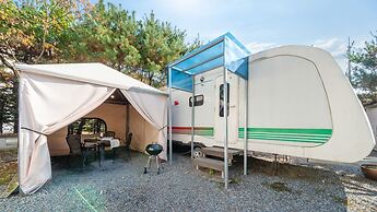 Gapeyong Fourseason Pet Glamping Caravan