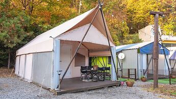 Gapeyong Fourseason Pet Glamping Caravan