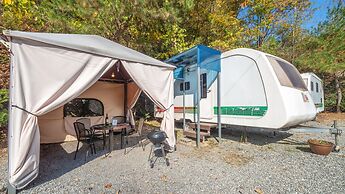 Gapeyong Fourseason Pet Glamping Caravan