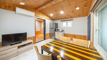 Gapeyong Fourseason Pet Glamping Caravan