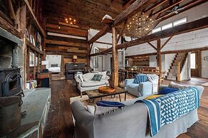 Renovated Grand Woodstock Barn