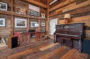Renovated Grand Woodstock Barn