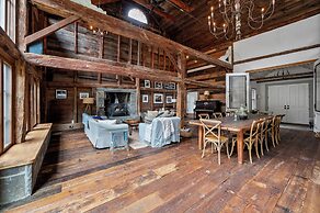 Renovated Grand Woodstock Barn