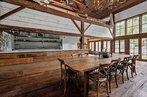 Renovated Grand Woodstock Barn