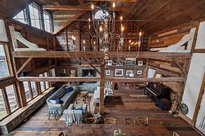 Renovated Grand Woodstock Barn
