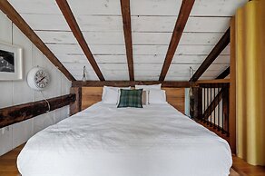 Renovated Grand Woodstock Barn