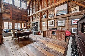 Renovated Grand Woodstock Barn