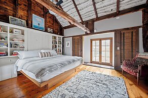 Renovated Grand Woodstock Barn