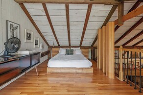 Renovated Grand Woodstock Barn