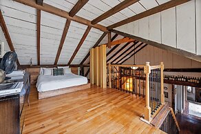 Renovated Grand Woodstock Barn