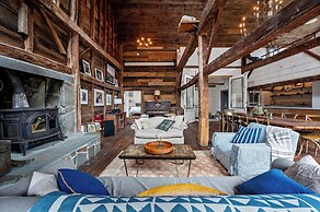 Renovated Grand Woodstock Barn