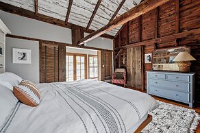Renovated Grand Woodstock Barn
