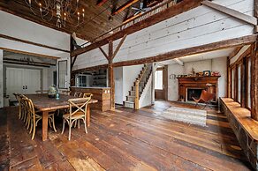 Renovated Grand Woodstock Barn