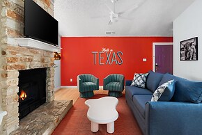 Texan House Sleeps 6 Domain ShoppingQ2