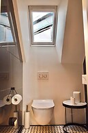 Central Penthouse With Private Rooftop Terrace