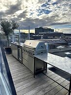 Central Penthouse With Private Rooftop Terrace
