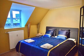 Central Penthouse With Private Rooftop Terrace