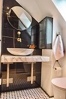 Central Penthouse With Private Rooftop Terrace