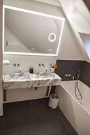 Central Penthouse With Private Rooftop Terrace